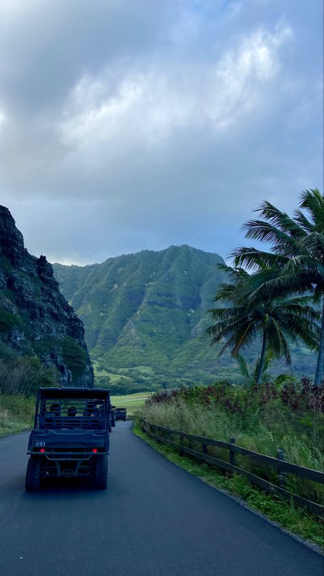 mountain range in hawaii Island Living Aesthetic, Hawaii Summer Aesthetic, Living In Hawaii Aesthetic, Hawaii Life Aesthetic, Honolulu Aesthetic, Oahu Aesthetic, Oahu Hawaii Aesthetic, Island Life Aesthetic, Hawaii Mountains