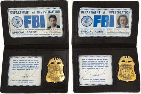 Fbi Badge, Han Solo Blaster, Michael Keaton Batman, Fbi Files, Keaton Batman, Fbi Special Agent, Mulder Scully, Federal Agent, Fox Mulder