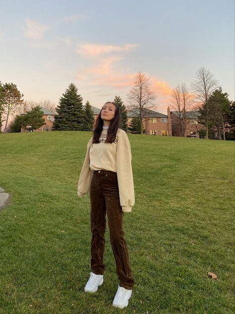 Picnic Aesthetic Outfit Winter, Cordoury Pants Outfits, Aufits Aesthetic, Bf Aesthetic, Countryside Outfit, Nice Weather, Fashion Terms, Casual College Outfits