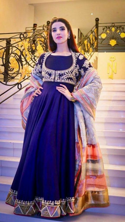 Pakistani Maxi Dresses, Dress Pakistani, Designer Anarkali Dresses, Pakistani Fancy Dresses, Pakistani Dresses Casual, Pakistani Fashion Party Wear, Long Dress Design, Salwar Kamiz, Pakistani Bridal Dresses