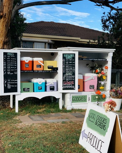 Cute and colourful roadside stall with lots of variety! Fresh baked goods including breads and focaccias, homemade pesto, eggs, vegetables, flowers an Roadside Bakery Stand, Road Side Stand Ideas, Farm Market Ideas, Rustic Loaf, Pesto Eggs, Pie Shop, Perfect Road Trip, Eggs Flowers, Dog Bakery