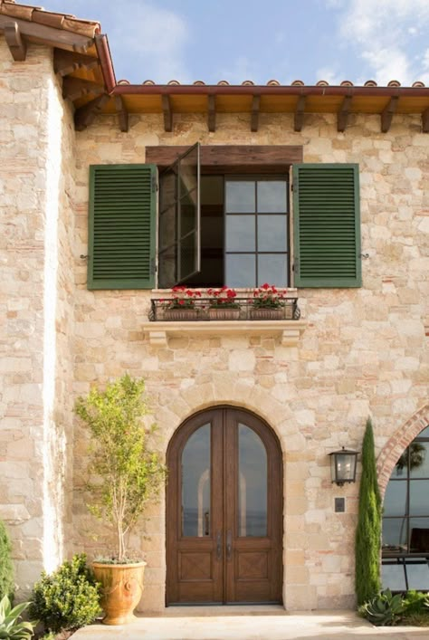 Breathtaking stone-clad Tuscan villa with elegant details in California Tuscan Villa Exterior, Italian Home Exterior, Stone Wall Decoration, Old Italian House, Toscana House, Tuscan Exterior, Tuscany Home, Stone Villa, Mediterranean Homes Exterior