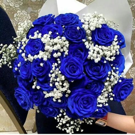 Flowers Aesthetic Roses, Royal Blue Bouquet, White Jeans For Men, White Tuxedo Wedding, Tuxedo White, Rose Wedding Theme, Blue Flowers Bouquet, Blue Wedding Decorations, African Bridal Dress