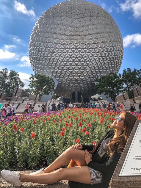 Disney Vacation Pictures, Disney Photo Spots, Disney Pictures Aesthetic, Disney World Poses, Epcot Poses Ideas, Disney Springs Pictures, Disney Senior Pictures, Walt Disney World Pictures Ideas, Disney Inspo Pics