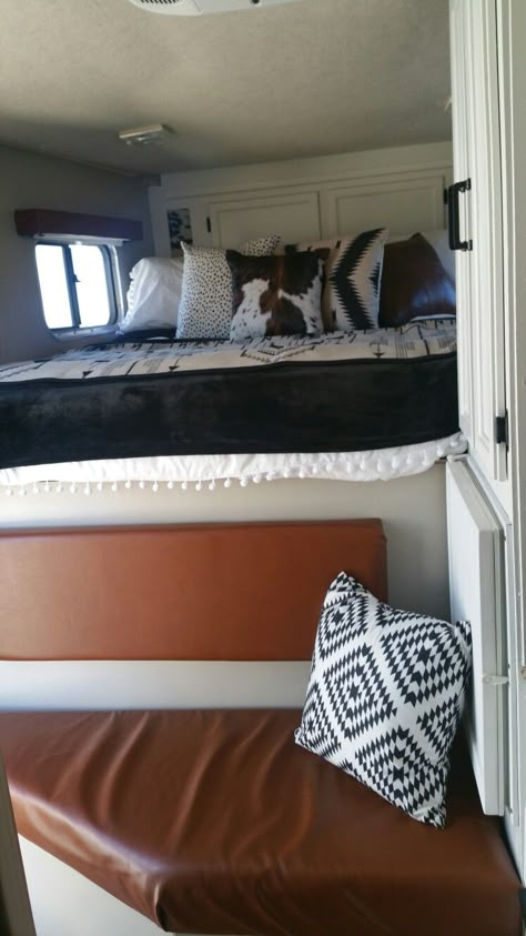 Weekender Horse Trailer Ideas, Horse Trailer Decor, Horse Trailer Living Quarters Diy, Diy Horse Trailer Remodel, Horse Trailer Weekender Interior Ideas, Weekender Horse Trailer Remodel, Horse Trailer Interior Remodel, Horse Trailer Organization, Trailer Organization