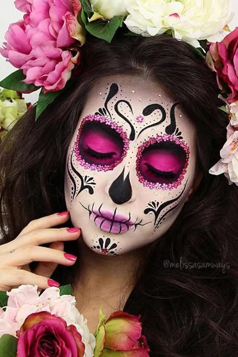 56 Best Sugar Skull Makeup Creations To Win Halloween Halloween Makeup Sugar Skull, Day Of The Dead Makeup, Halloween Make-up Looks, Halloweenský Makeup, Sugar Skull Face, Sugar Skull Halloween, Painting Halloween, Sugar Skull Makeup, Candy Skulls