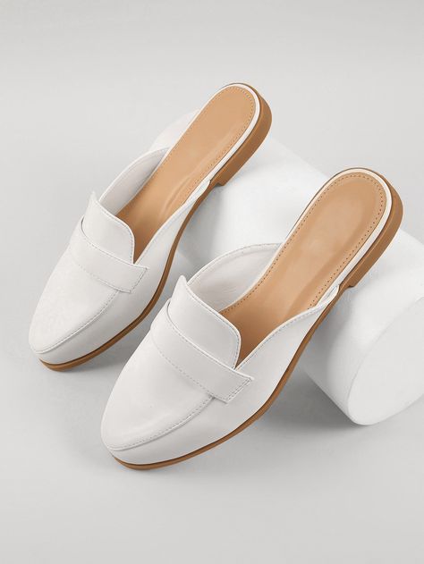 Loafers Women Outfit, Half Shoes, White Mules, Fashion Shoes Sandals, Women Flats, Shoe Inspiration, Elegant Shoes, Only Shoes, Shoes Flats Sandals