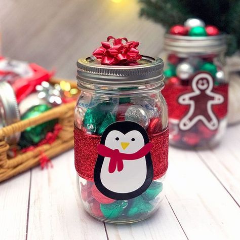 Easy DIY Holiday Neighbor Treats Christmas Treats Jars, Unicorn Drink, Christmas Jar Gifts, Gift Card Holder Diy, Diy Halloween Treats, Easy Valentine Crafts, Christmas Craft Fair, Easy Christmas Gifts, Christmas Jars