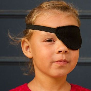 DIY Pirate Eye Patch Tutorial Diy Eye Patch Pirate, Diy Eye Patch For Adults, Pirate Eye Patch Template, How To Make A Pirate Eye Patch, Crochet Eye Patch, How To Make An Eye Patch, Pirate Eye Patch Diy, Diy Eyepatch, Diy Eye Patch