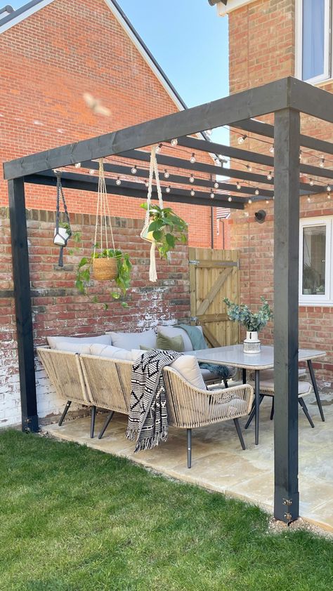 Pergola Near House, Slatted Pergola Ideas, Wooden Patio Pergola, Diy Modern Pergola Freestanding, Building A Pergola On A Patio, Diy Wood Canopy Outdoor, Make Your Own Pergola, Garden Patio Pergola, Pergola From House