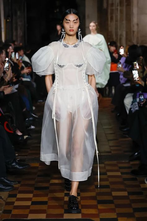 Simone Rocha Fall 2024 Ready-to-Wear Runway, Fashion Show & Collection Review [PHOTOS] Silk Organza Dress, Petal Sleeve, Organza Dress, Fashion Show Collection, Fall 2024, Corset Dress, Jean Paul Gaultier, London Fashion Week, Runway Fashion