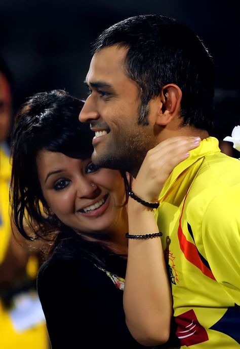 MSDhoni & Sakshi at IPL venue Dhoni And Sakshi, Dhoni Pic, Dhoni 7, Airport Travel Outfits, Dhoni Photos, India Cricket Team, Ms Dhoni Photos, Dhoni Wallpapers, Cricket Wallpapers