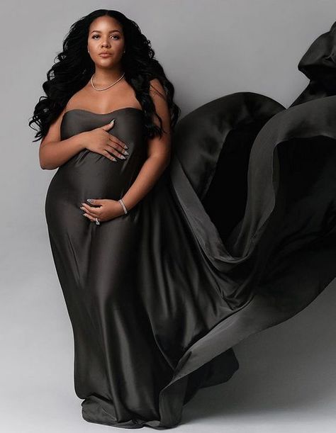 Studio Maternity Photos Black Women, Black Women Pregnancy Photoshoot, Maturity Photoshoot Black Women, Studio For Photoshoot, Maternity Photography Poses Studio, Pregnancy Shoot Black Women, Black Woman Maternity Shoot, Maternity Photography Ideas Black Women, Maternity Photo Shoot Ideas Black Women