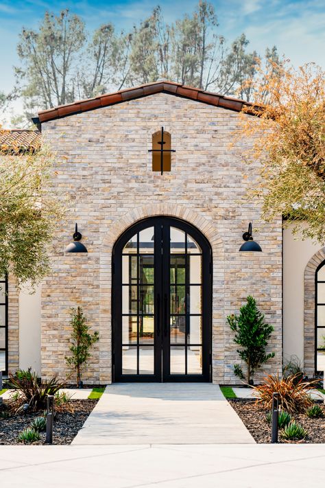 Limestone Entryway Exterior, Modern Mediterranean Kitchen Cabinets, Medditeranean Style Home Exterior, Spanish Revival Home Exterior, Front Gates Entrance, Modern Mediterranean Homes Exterior, Spanish Ranch Style Homes, Courtyard Entrance, Modern Mediterranean Home