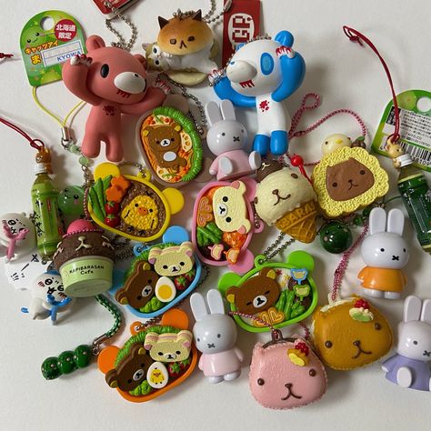 Japanese Trinkets, Japan Trinkets, Cute Trinkets, Keychain Collection, Image Swag, Clay Art Projects, Cute Keychain, Cute Little Things, Rilakkuma