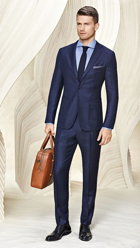 Discover BOSS by Hugo Boss Pre Spring Collection http://www.99wtf.net/young-style/urban-style/kinds-of-urban-look-t-shirt/ Terno Slim, Blue Suit Men, Formal Mens Fashion, Navy Blue Suit, Suit Shoes, Navy Suit, Men’s Suits, Mens Fashion Suits, Black Men Fashion