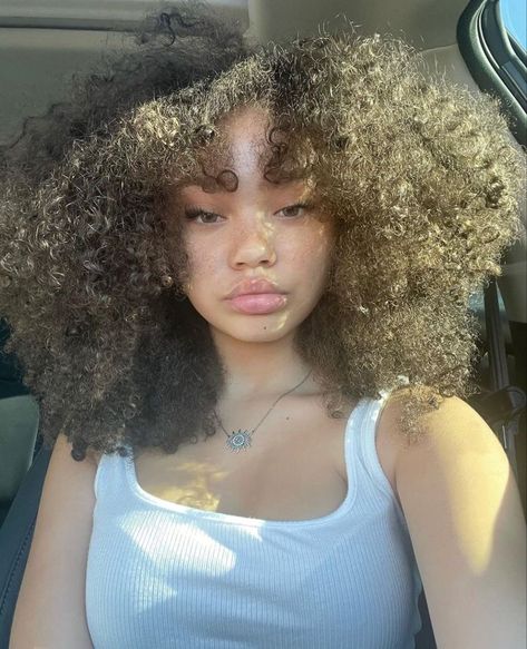 Beautiful Black Women With Curly Hair, Long Curly Hair Black Women, How To Stretch Natural Hair, Pretty People Naturally, Hair Claim, Curly Heads, Curly Head, Cabello Afro Natural, Pelo Afro