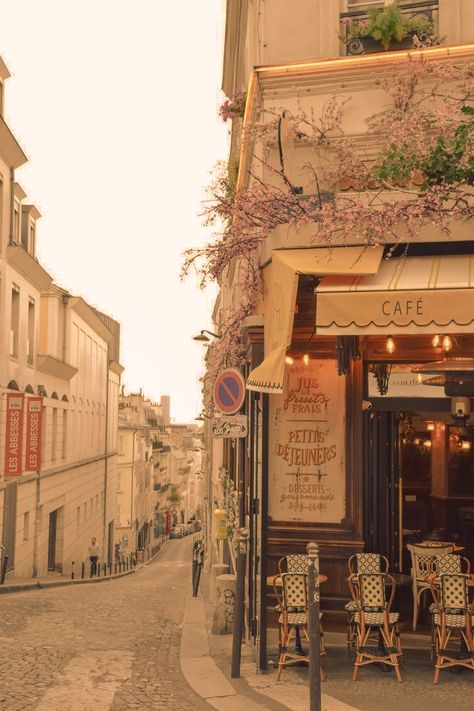 French Alleyway, Background Place Aesthetic, Paris Street Cafe, Ashley Aesthetic, Paris Core, Black Manor, Ashley Core, Knights Of Walpurgis, Cafe In Paris