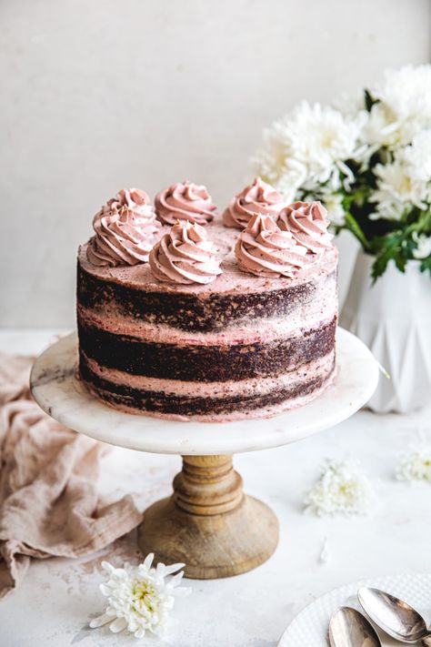 Strawberry Cream Cheese Frosting, Delta Breezes, Cake With Strawberry, Chocolate Strawberry Cake, Light Cakes, Cake Vegan, Chocolate Layer Cake, Strawberry Cream Cheese