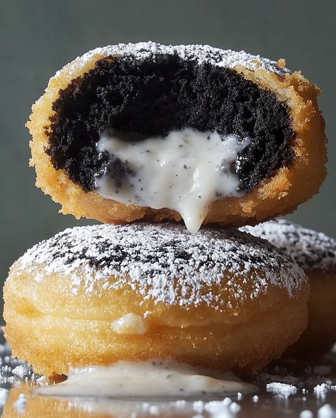 Deep-Fried Oreos Oreo Funnel Cake, Deep Fried Fair Food, Fried Oreos Recipe, Deep Fried Oreo, Fried Oreo, Deep Fried Oreos, Sweet Potato Cheesecake, Fried Oreos, Fair Food