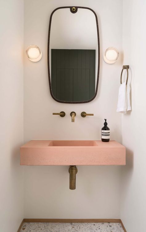 15 Creative Mid-century Powder Room Designs With Timeless Appeal Mid Century Powder Room, Mediterranean Style Bathroom, Mid Century Bathroom, Pool Bath, Retro Artwork, Powder Room Design, Matte Black Hardware, Geometric Tiles, Mediterranean Home