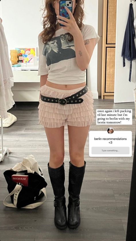 Pettipants Outfit, Bloomers Outfit Women, White Bloomers Outfit, Outfits With Bloomers, Black Bloomers Outfit, Bloomers Outfit Aesthetic, Silk Shorts Outfit, Bloomer Shorts Outfit, Hot Pants Outfit