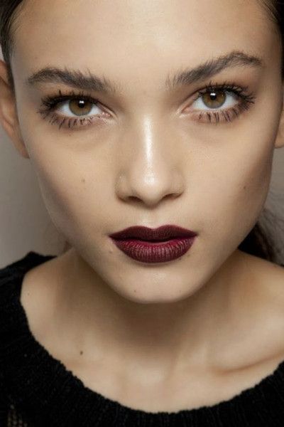 Oxblood Lipstick, Makeup Runway, Lipstick Looks, Vampy Lips, Burgundy Lips, Lily Cole, Dark Lipstick, Dark Lips, Grunge Makeup