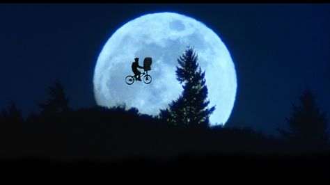 E.T. the Extra-Terrestrial Steven Spielberg Movies, Et The Extra Terrestrial, Alien Spacecraft, Extra Terrestrial, Saturday Morning Cartoons, Film History, Steven Spielberg, Movie Clip, New Trailers