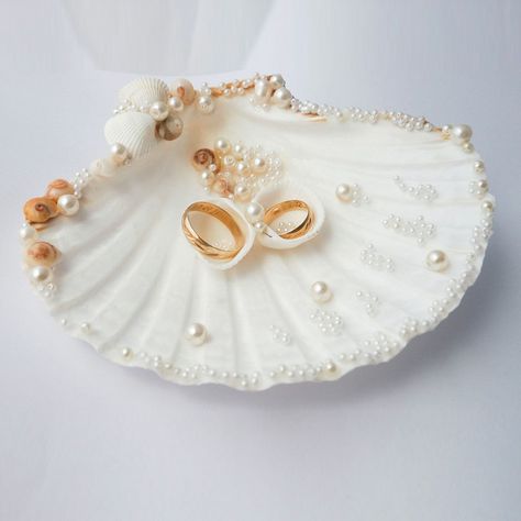 Shell Ring Bearer, Ring Bearer Holder, Engagement Ring Platter, Wedding Ring Holder, Sea Wedding, Rings Ceremony, Ring Pillow Wedding, Ring Holder Wedding, Beach Wedding Inspiration