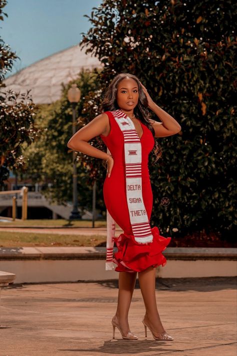 Delta Sorority Photoshoot, Delta Grad Pics, Delta Probate Outfit, Dst Graduation Pictures, Delta Photoshoot Ideas, Graduation Looks Outfits Dress Ideas, Delta Graduation Pictures, Matriculation Outfit Ideas, Graduation Dress Outfit Ideas