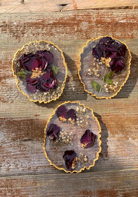 Rose Petals In Resin, Dried Rose Resin Art, Resin Flowers Coasters, Resin Coasters Flowers, Resin Art Rose Flower, Rose Resin Coaster, Resin Coasters Floral, Rose Petal Resin Coaster, Valentine Flowers