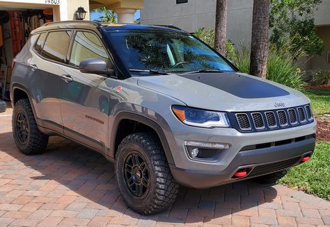 Jeep Compass 2020, Jeep Compass Trailhawk, Large Suv, Stop Light, Jeep Compass, Mid Size, Lift Kits, Offroad Vehicles, Toyota Camry