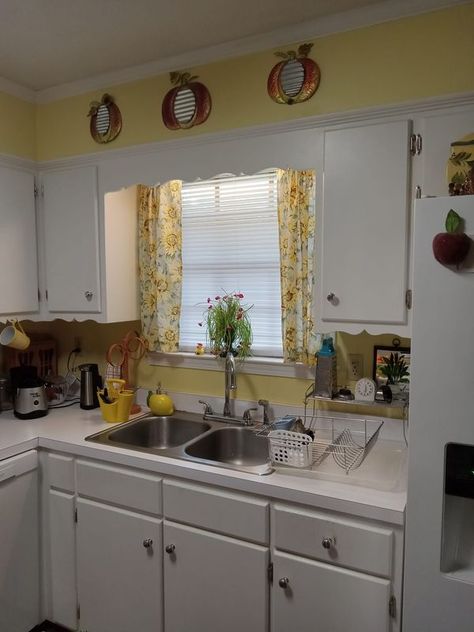 Vintage Kitchens | I don't really have a vintage kitchen, but I do love a retro yellow kitchen | Facebook 70s Yellow Kitchen, Retro Country Kitchen, White Yellow Kitchen, Yellow Country Kitchens, Yellow Kitchen Walls, Kitchen Sink Window, 1950s Kitchen, House Redo, Vintage Kitchens