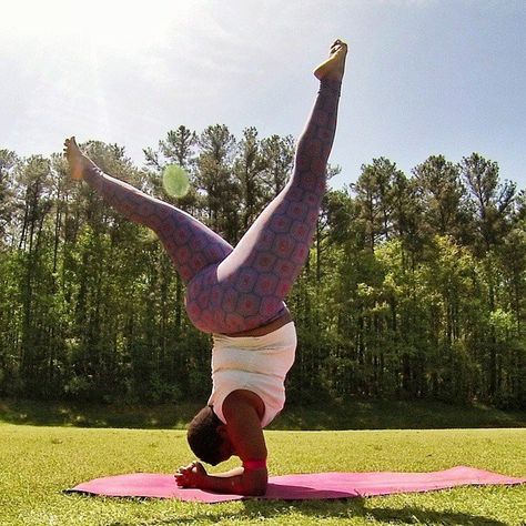 Plus-Size Yogi Jessamyn Stanley After Gym Workout, Black Women Yoga, 30 Days Of Yoga, Body Positive Yoga, Positive Photography, Faceless Photos, Body Positive Photography, Back Pain Yoga, Yoga Baby