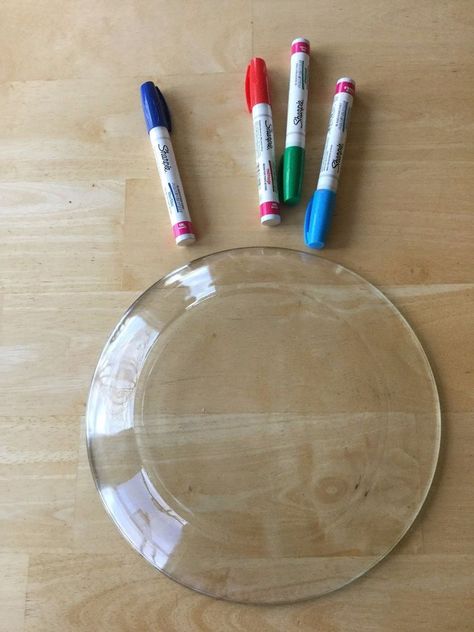 Mother's Day is coming up - you can make this plate and glass set for just a few dollars and give mom handmade gift. You'll need:A clear glass plateA clear glas… Preschool Graduation Gifts, Clear Plastic Plates, Hometalk Diy, Light Up Canvas, Diy Mailbox, Clear Glass Plates, Easy Fall Wreaths, Clear Plates, Coffee Filter Crafts