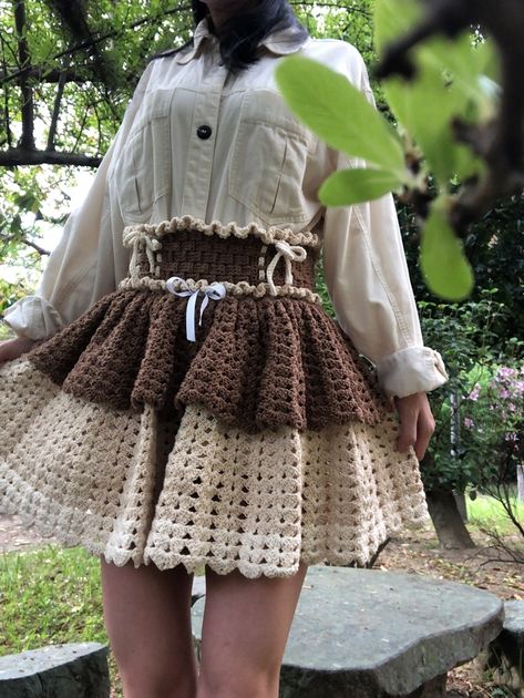 Pola Rok, Mode Emo, Mode Kawaii, Crochet Bottoms, Crochet Fairy, Mode Crochet, Crochet Skirts, Crochet Design Pattern, Crochet Clothing And Accessories