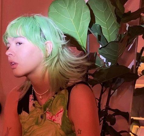 Enya Umanzor Hair, Enya Umanzor, Modern Mullet, Streetwear Sneakers, Mullet Hairstyle, Hair Reference, Dream Hair, Aesthetic Hair, Green Hair