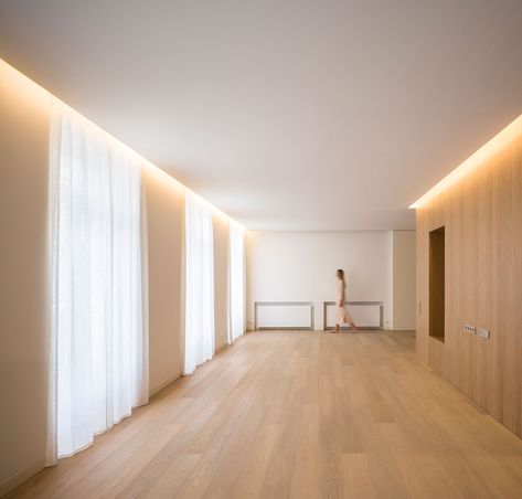 Cove Lighting Ceiling, Plaster Ceiling Design, Hidden Lighting, Home Lighting Design, Cove Lighting, Ceiling Design Modern, Indirect Lighting, Minimalist Lighting, Box Houses