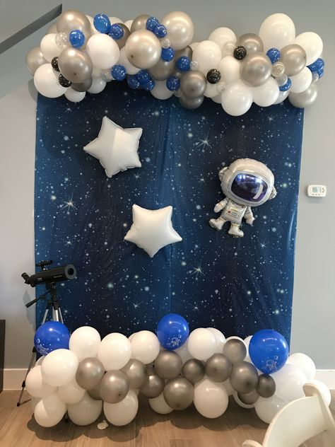 Space Theme Decorations Party, Space Theme Decorations, 1st Birthday Decorations Boy, Galaxy Backdrop, Astronaut Theme, Cake Table Backdrop, Outer Space Decorations, Baby Birthday Decorations, Space Theme Party