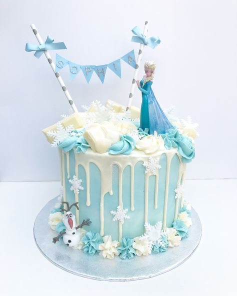 Snowflake Cake Decorations, Frozen Bday Cake Ideas, Frozen Princess Birthday Cake, Elsa 3rd Birthday Cake, Buttercream Frozen Cake, Frozen Cake 3rd Birthday, Elsa Bday Cake, Frozen Drip Cake, Elsa Themed Cake