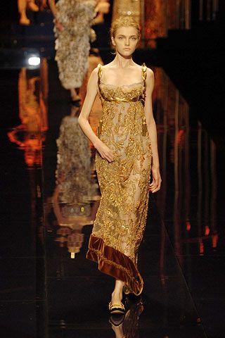 Dolce & Gabbana, regency style. Gorgeous dress: one of the most horrifying pictures of a model I've ever seen. Empire Period Fashion, Empire Waist Dress Runway, Modern Empire Dress, Empress Waist Dress, 2006 Runway Fashion, Regency Inspired Fashion, Modern Regency Fashion, Myrcella Baratheon, Josephine Bonaparte