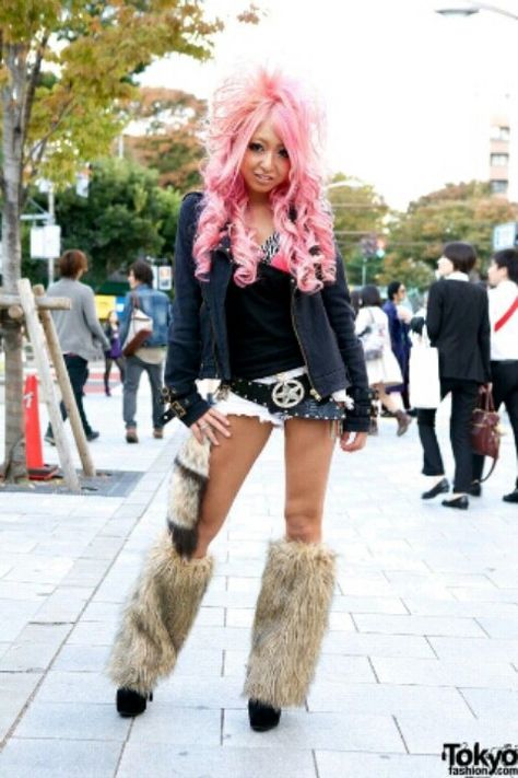 kuro Gyaru- “Kuro (hada) gyaru” literally means “black skin gals”. Super tanned girls, members of Black Diamond Gal Group. I'm not really a fan of this look...http://tokyofashion.com/gyaru-japan-black-diamond-gals-kuro-gyaru-subculture/ Kuro Gyaru, Mode Harajuku, Estilo Harajuku, Harajuku Girls, Gyaru Fashion, Tokyo Fashion, Japanese Street Fashion, J Fashion, Soft Grunge