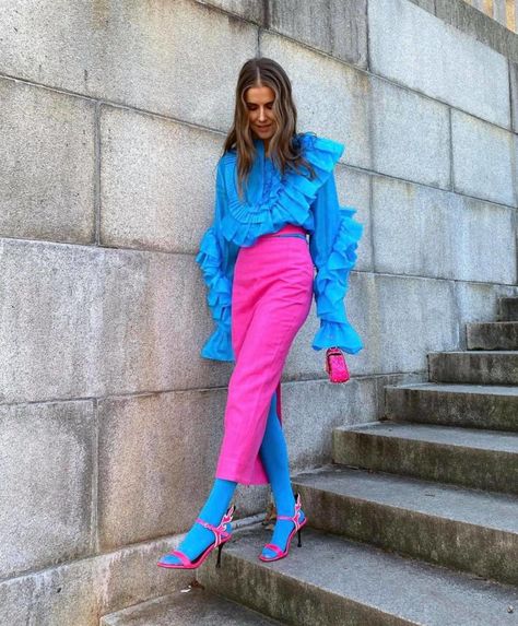 Fabulous Bright Winter Outfits if You're Bored of the Cold Weather Blues | Fashionisers© Color Block Winter Outfits, Bright Winter Color Outfits, Contrast Color Outfit, Colourful Winter Outfits, Bright Blue Outfit, Winter Outfits Colorful, Pink And Blue Outfits, Bright Color Outfits, Bright Outfit Ideas