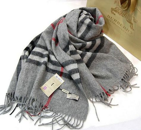 Burberry Schal Stola Wolle Model0002 Winter Accesories, Branded Scarves, Autumn 2022, All Brands, Winter Scarf, Burberry, Shawl, Things To Wear, Grey