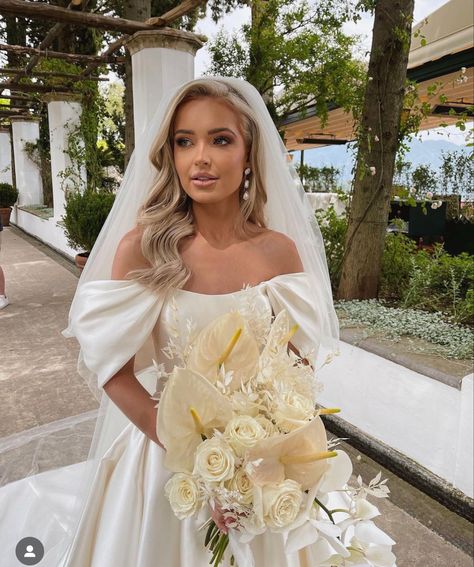 Ella Ravenscroft, Blonde Bridal Hair, Veil Hair Down, Bride Hairstyles With Veil, Bride Hair Down, Blonde Wedding Hair, Bridal Hair Down, Blonde Bride, Bridal Hair Veil