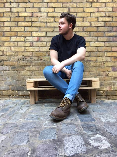 Matt, drummer and employee at our Neal St, Covent Garden store wears the 1460 Crazy Horse boot. Brown Doc Martens Outfit, 1460 Crazy Horse, Doc Martens Outfit Men, Brown Doc Martens, Blue Jeans Outfit Men, Brown Dr Martens, Dr Martens Men, Brown Boots Outfit, Martens Outfit