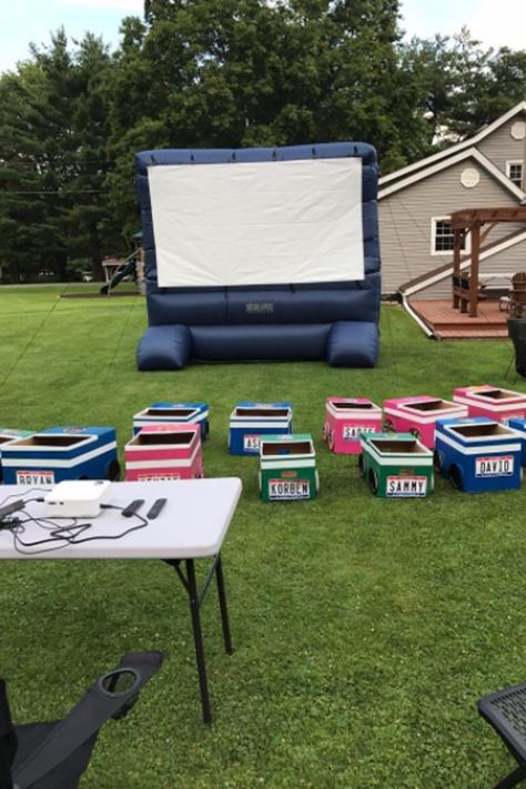 Grandma Creates Epic "Drive-In Theater" For All the Neighborhood Kids Backyard Movie Party, Movie Night Birthday Party, Drive In Movie Theater, Outdoor Cinema, Backyard Movie, Movie Night Party, Movie Birthday, Drive In Theater, Drive In Movie