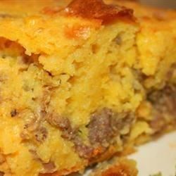 This is an easy recipe for cornbread that is baked with ground beef and onion, and cheese is melted on top. Adjust the jalapenos to your liking. Mexican Cornbread Casserole, Sausage Cornbread Stuffing, Pork Breakfast Sausage, Mexican Cornbread, Cornbread Casserole, Food Log, Corn Bread Recipe, Sausage Breakfast, Mexican Dishes