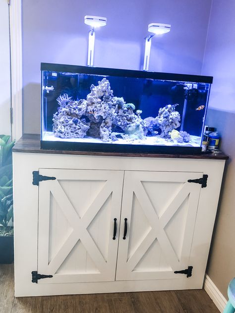 Farmhouse Aquarium Stand, Farmhouse Fish Tank Stand, Farmhouse Fish Tank Ideas, Farmhouse Fish Tank, Fish Tank Decor Ideas, Aquarium Decor Ideas, Fish Tank Stand, Diy Fish Tank, Solar Light Crafts