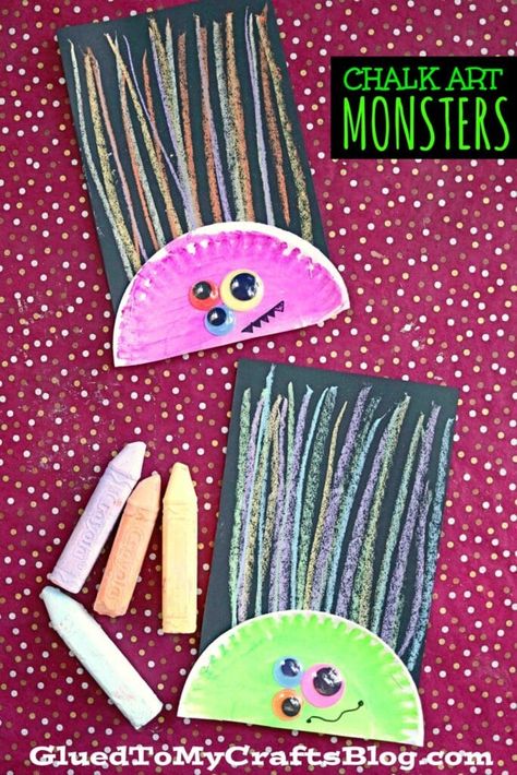 Preschool Chalk Art Black Paper, Playdoh Monster Craft, Arts And Crafts 1st Grade, Monster Toddler Crafts, Monster Art For Toddlers, Monster Art Preschool, Monster Art Projects For Kids, Chalk Art For Kids, Diy Backdrop Ideas